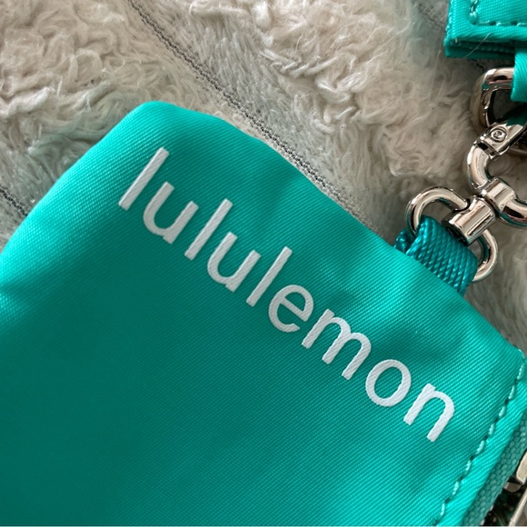 lululemon athletica Teal Dual Pouch Wristlet - Picture 3 of 4